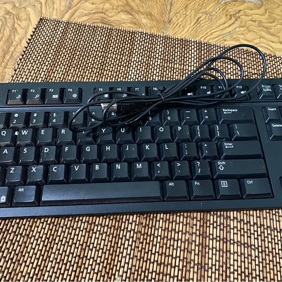 Insignia Full-size Wired USB Keyboard - Black - Picture 7 of 8